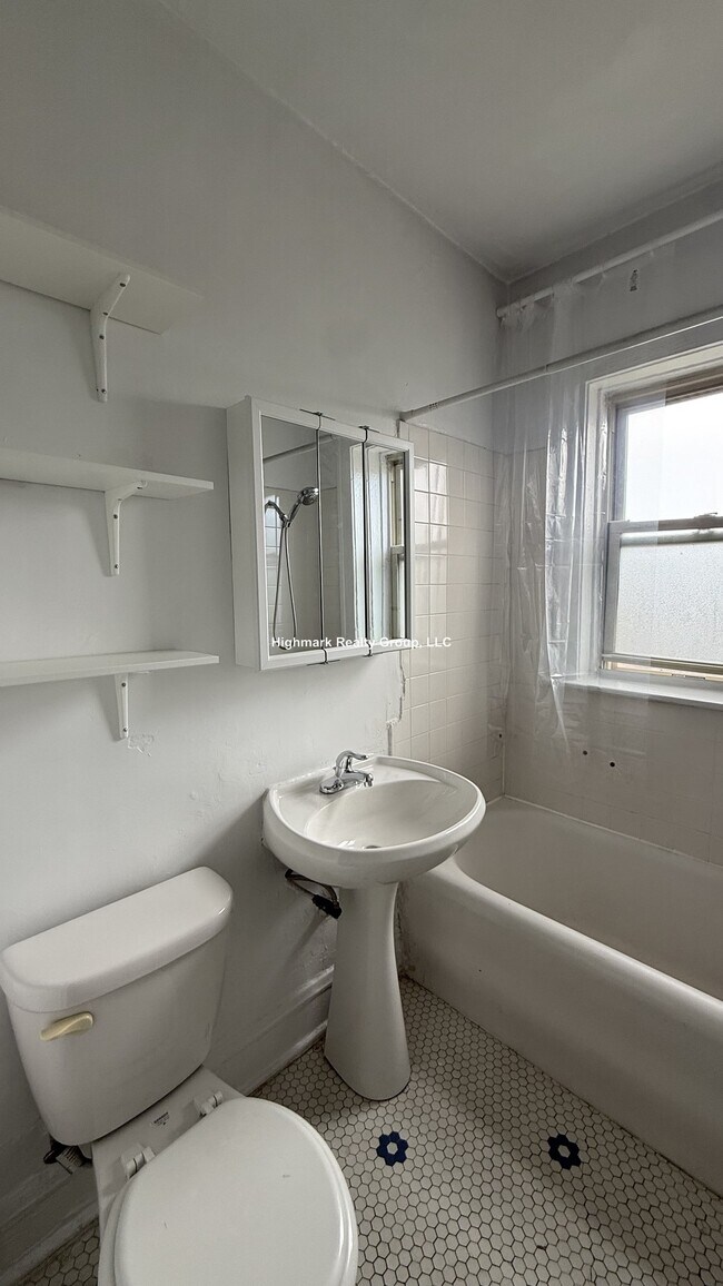 Foto del edificio - 2853 W Berteau Ave