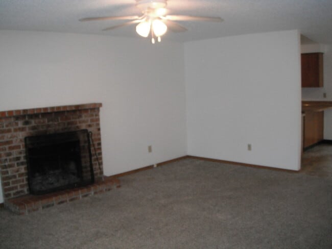 Building Photo - 1202 NE 143rd Ave