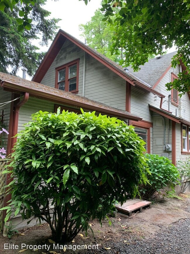 Building Photo - 4 br, 2 bath House - 327 NW 13th St