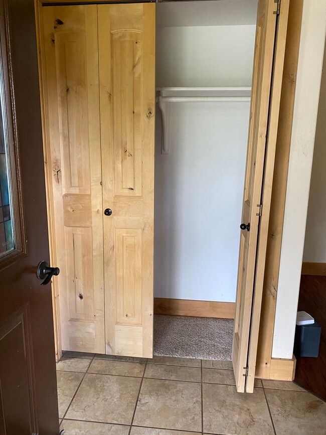 Foto del edificio - Dog Friendly - 3 bedroom/ 2.5 bathroom house with 2 car garage for rent in Driggs, ID