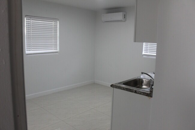 Foto del edificio - 4434 Venus Ave