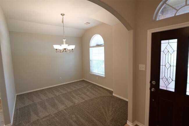 Foto del edificio - 6123 Summerfield Glade Ln