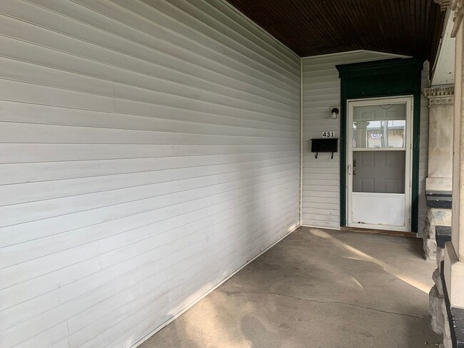 Building Photo - N Main Triplex