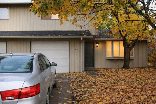 Duplex Side - 880 N Cloverleaf Loop