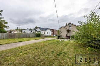 Building Photo - 15834 Baylis St