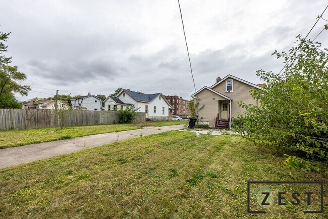 Building Photo - PRE LEASING! Beautiful 3 BEDROOM! OPEN HOU...