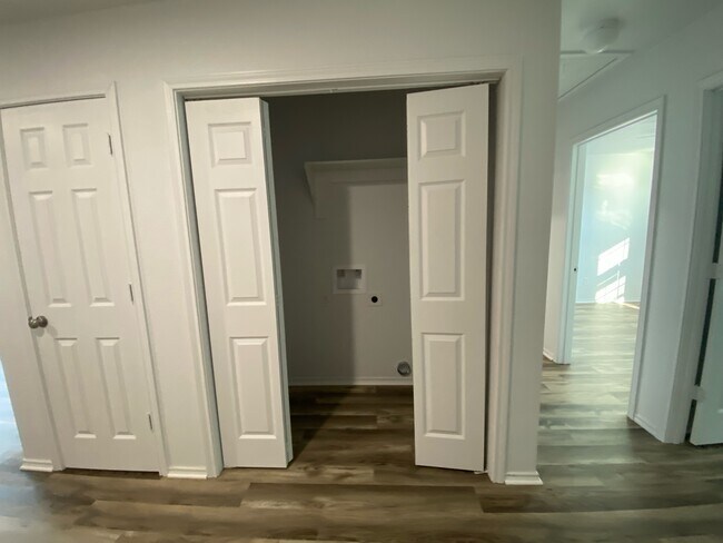 Foto del edificio - 907 W 7th St