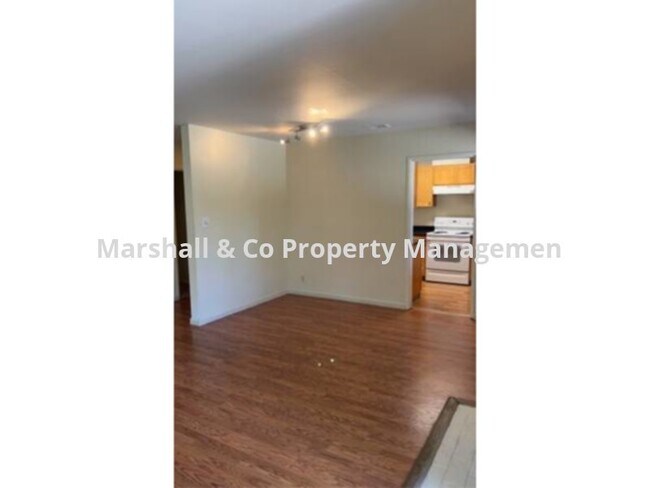 Building Photo - SPACIOUS 2 BED 2 BATH TOP FLOOR WITH WATER...