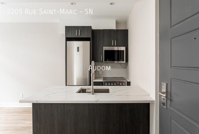 Photo du bâtiment - 2205 Rue St Marc