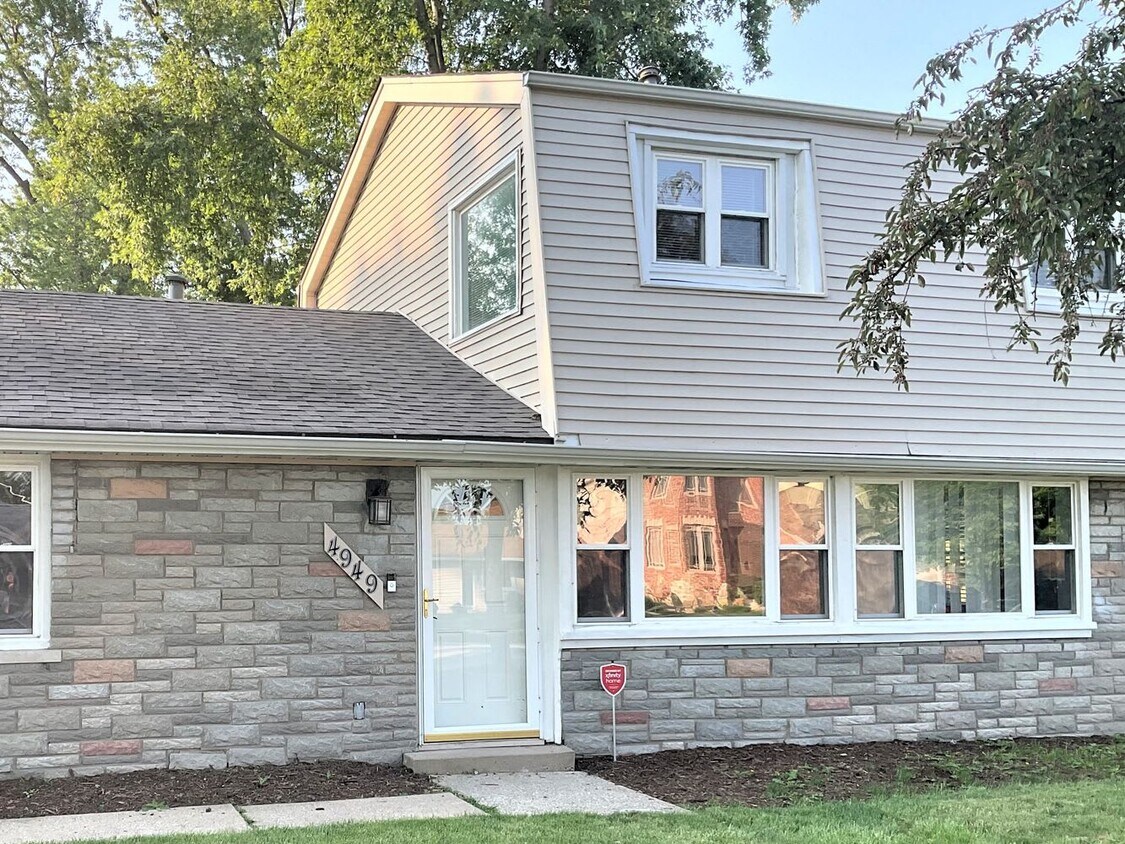 4949 Paxton Rd House Rental in Oak Lawn, IL