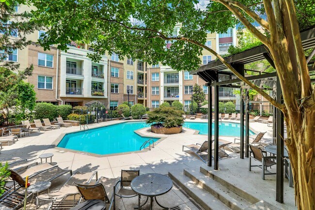 Foto del edificio - 390 17th St NW