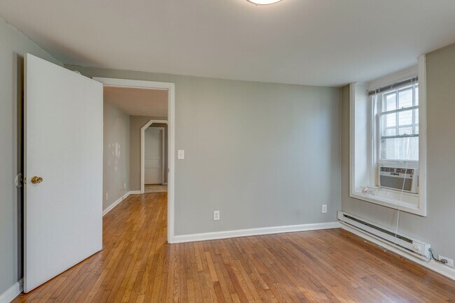 Building Photo - 129 43rd Ave N