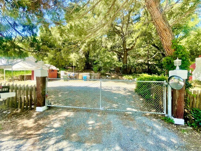 Foto del edificio - 1011 Metcalf Rd
