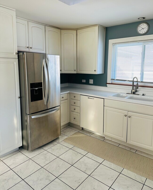 Foto del edificio - 9023 Central Ave