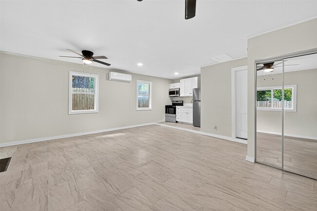 Building Photo - 23130 Bayleaf Dr