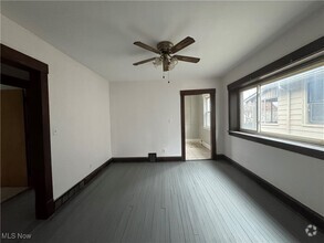 Building Photo - 1673 Carlyon Rd