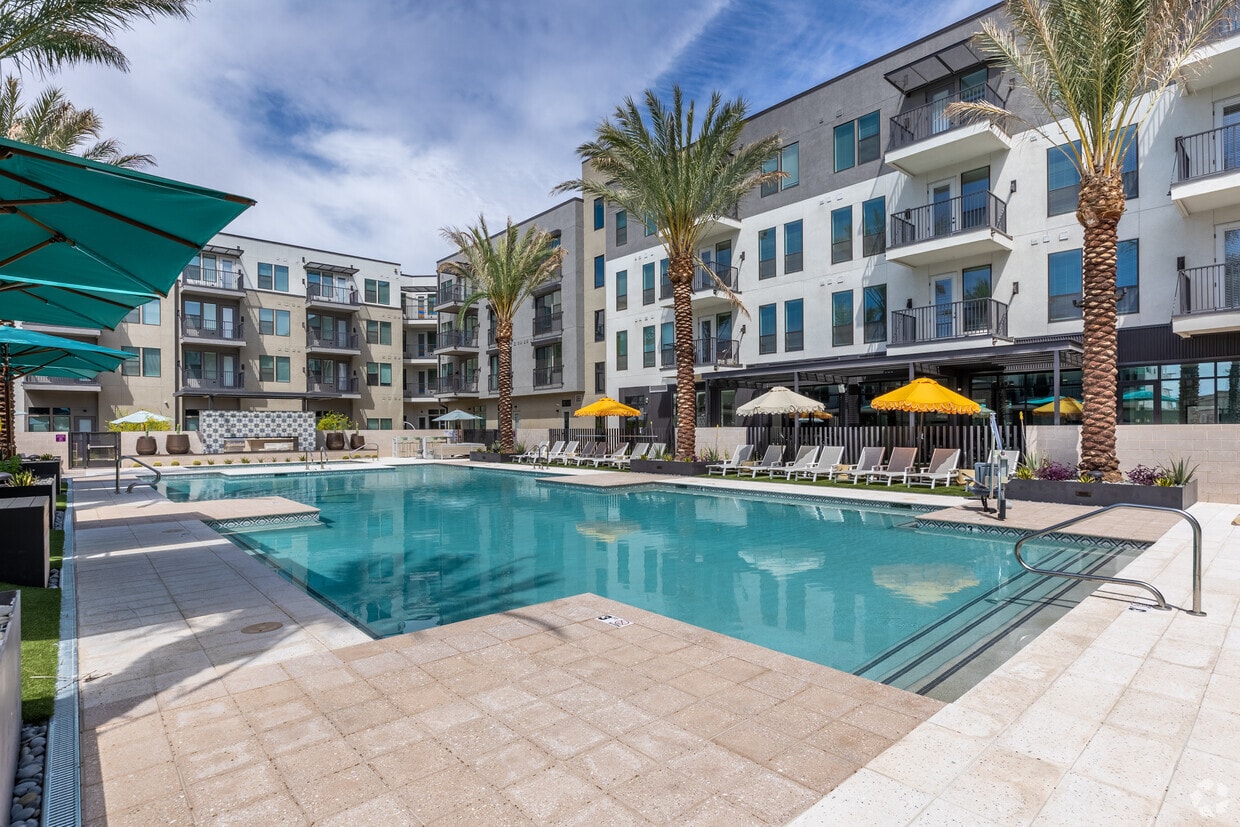 NOVEL Val Vista by Crescent Communities Apartments in Gilbert, AZ