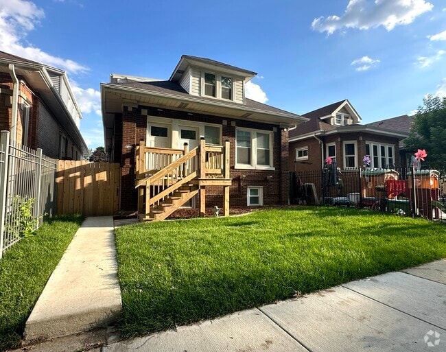 Building Photo - 4909 W Wellington Ave