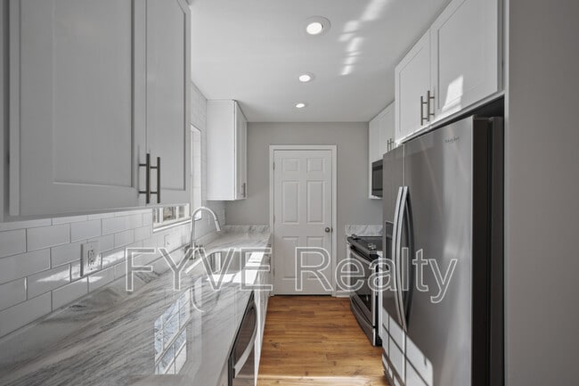 Building Photo - 1244 N Avondale Cir