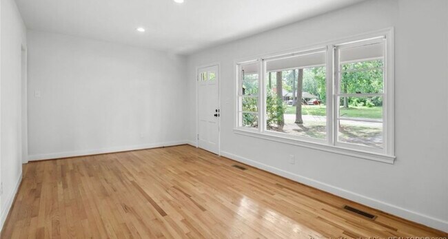 Building Photo - 3516 Edna St