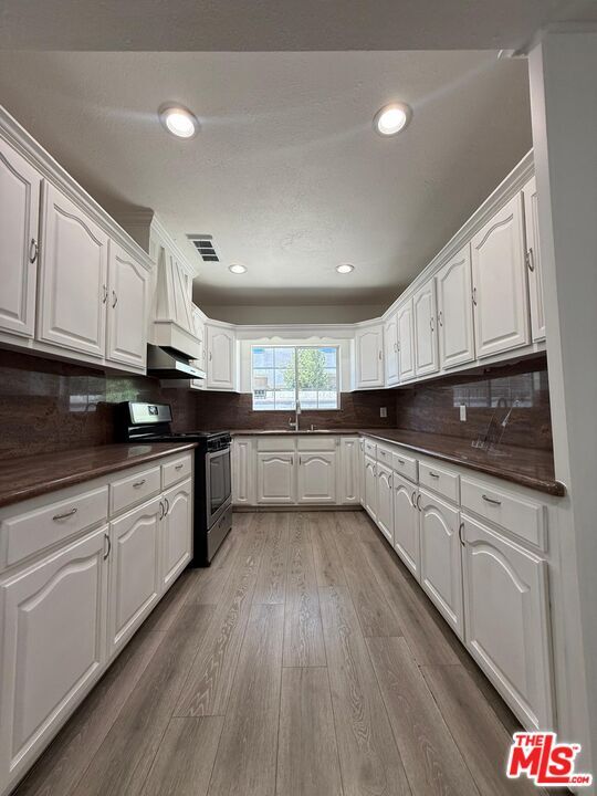 Foto del edificio - 6742 Radford Ave