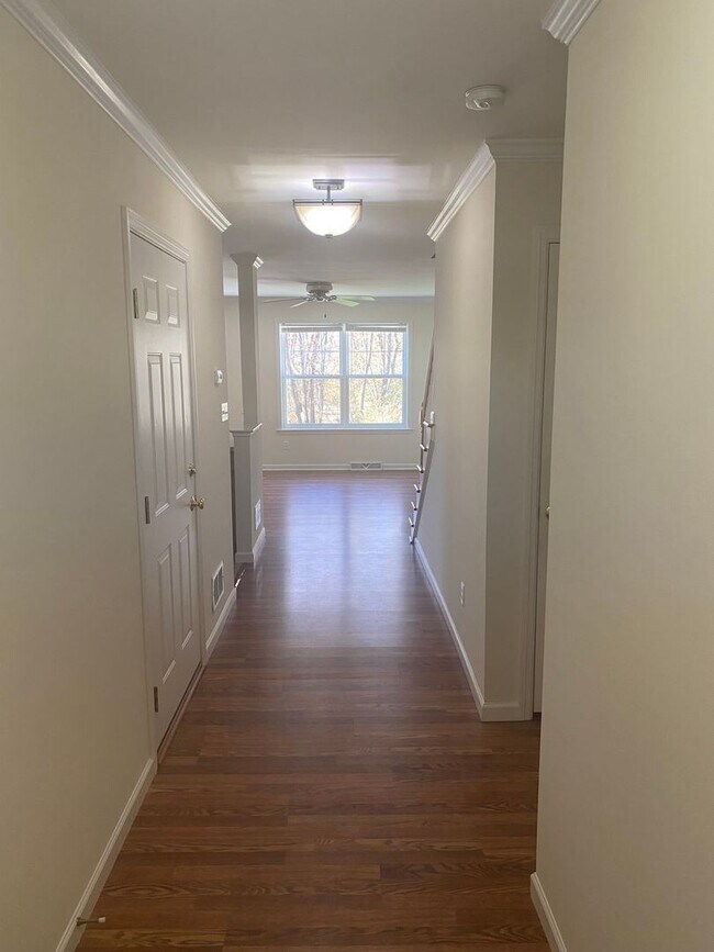 Building Photo - 3 br, 2.5 bath House - 106 MILLSTONE DR