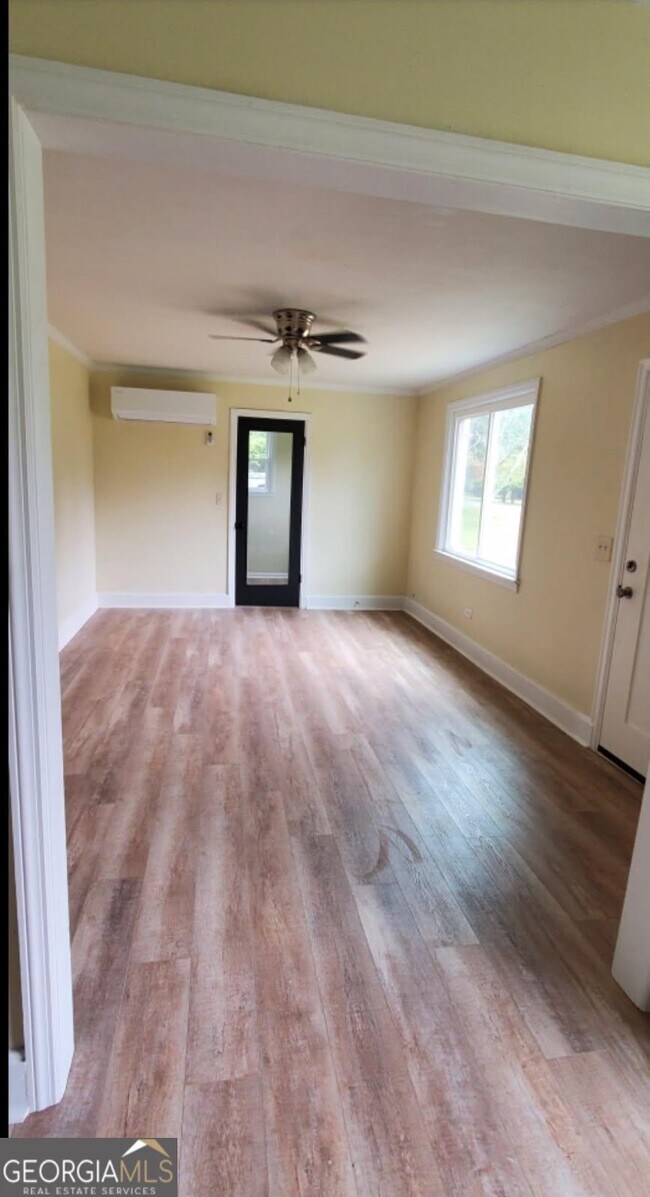 Foto del edificio - 219 Sylvan Heights Dr