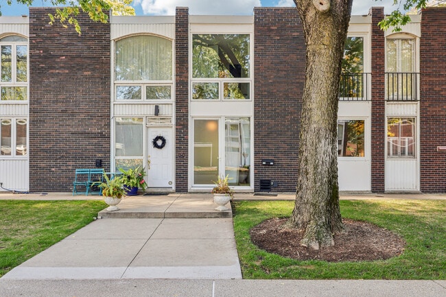 Foto del edificio - 1319 N Sandburg Terrace