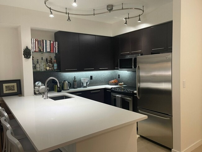 Building Photo - 1-bed, 1-bath, Modern Condo in Capitol Hill!