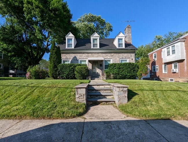 Building Photo - 1109 W James St