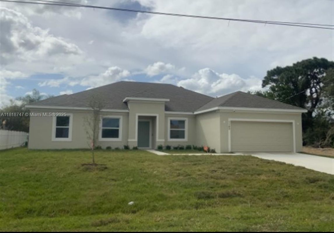 Foto principal - 1142 SW Edinburgh Dr