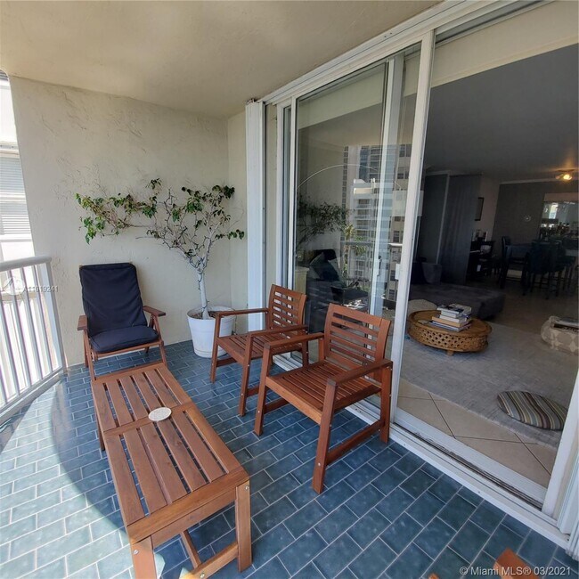 Foto del edificio - 1420 Brickell Bay Dr