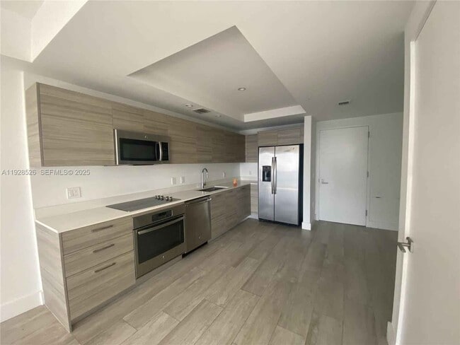 Foto del edificio - 121 NE 34th St