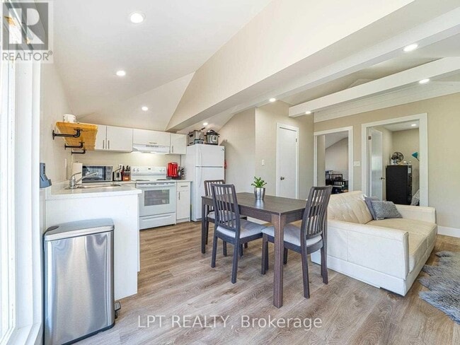 Building Photo - 72 Farley Cir