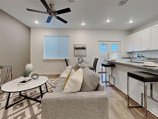 Foto del edificio - Coming Soon! 3-Bedroom Townhome in The Woods Addition, Forest Hill