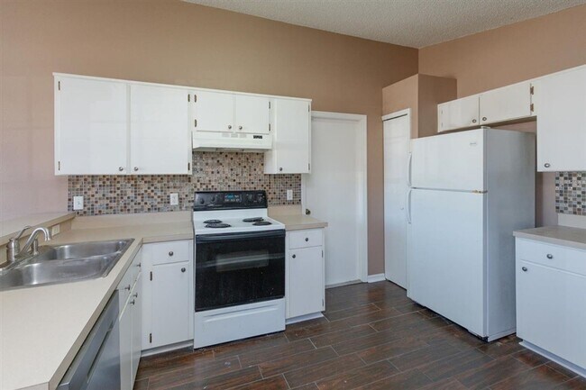 Foto del edificio - Single Family Home Like New