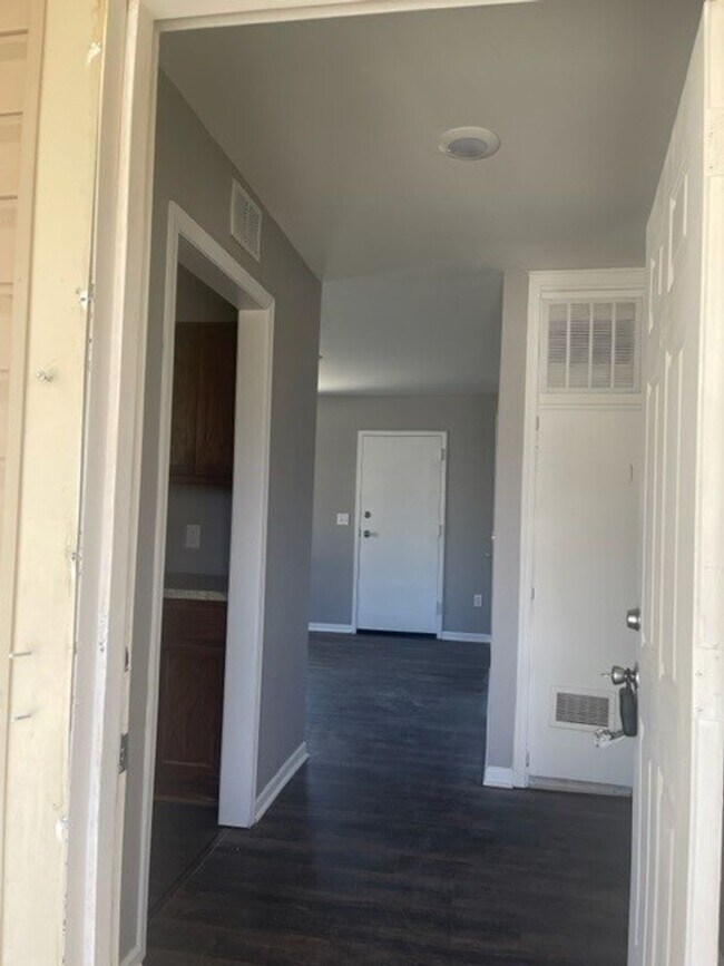 Foto del edificio - 3330 S Euclid St