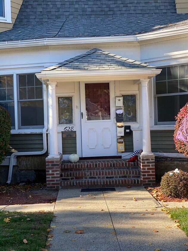 628 Main St Unit 1b, Woburn, MA 01801 Apartments in Woburn, MA