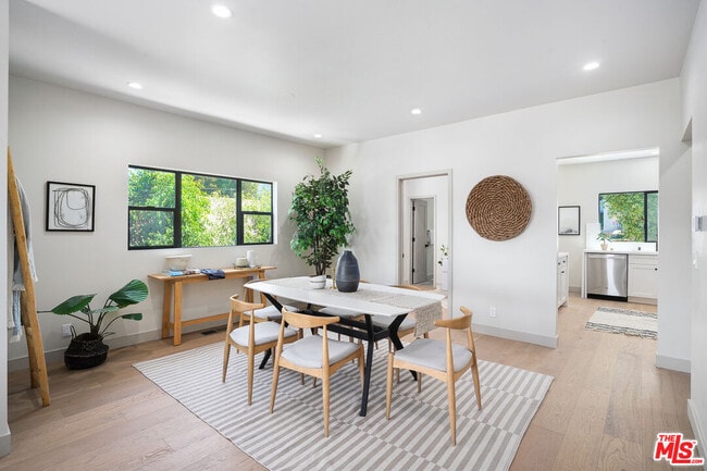 Foto del edificio - 976 Hyperion Ave