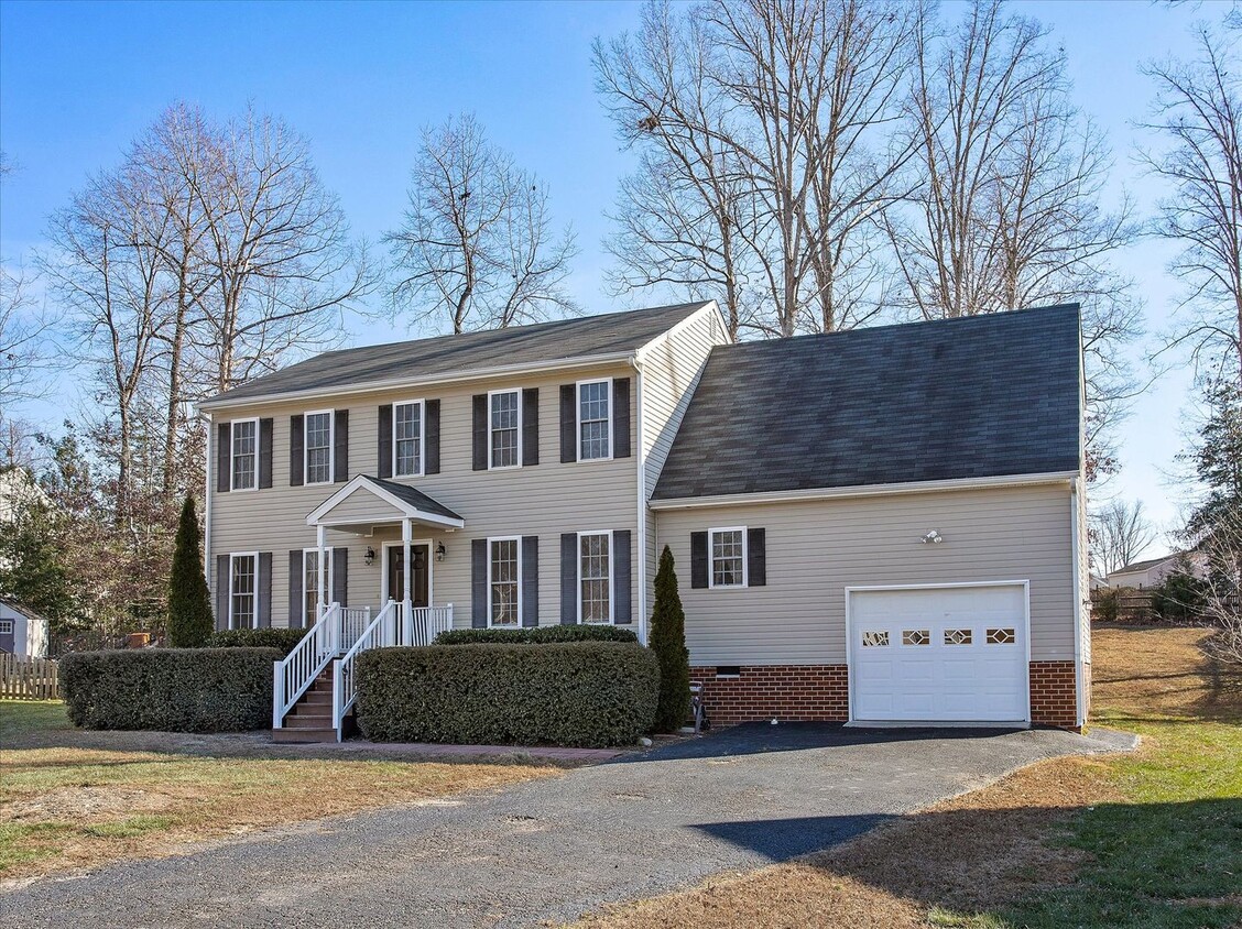 Primary Photo - NEWLY RENOVATED 4 BEDROOM HOME IN ASHBROOK