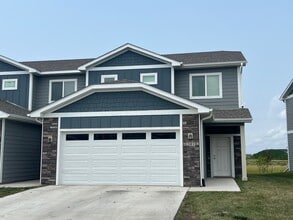 Building Photo - 241 NW Greenway Pl