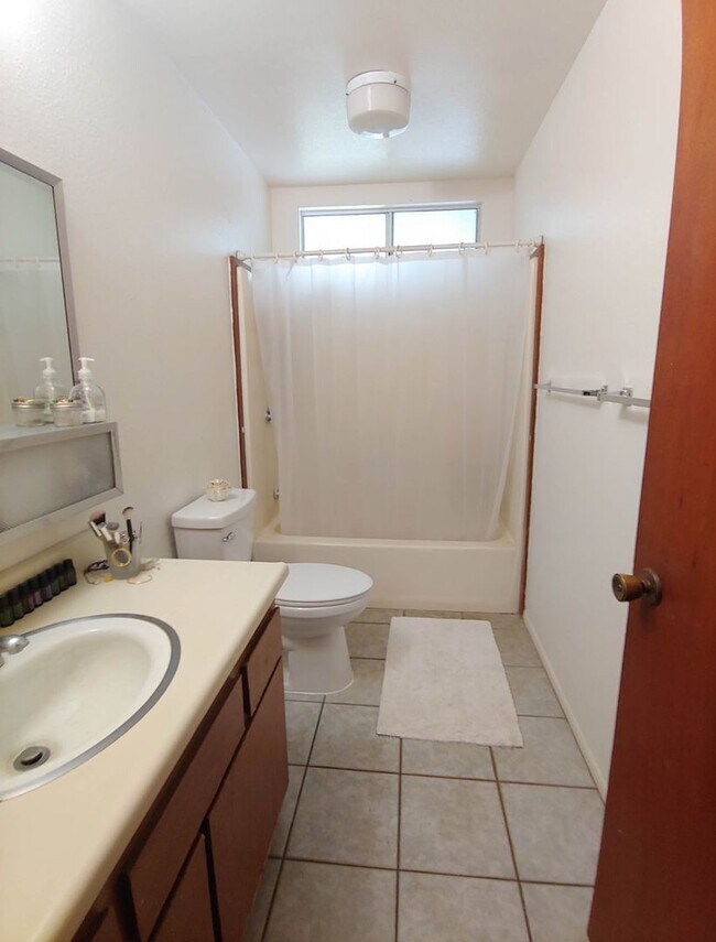 Foto del edificio - Kekaha 3 bed 1.5 bath single-family home