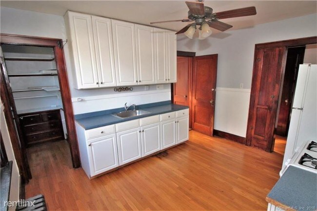 Foto del edificio - 3 br, 1 bath Apartment - 29 Prince St