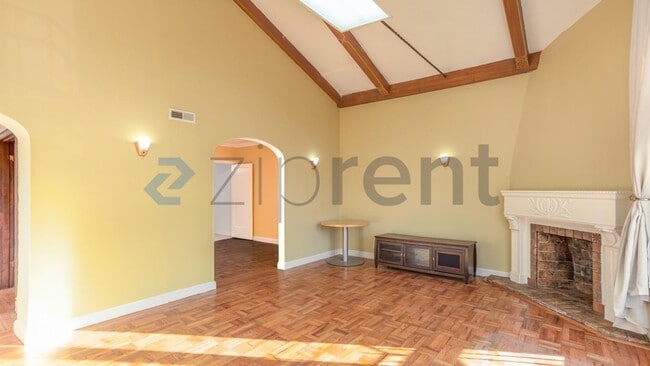 Building Photo - 1578 43rd Ave