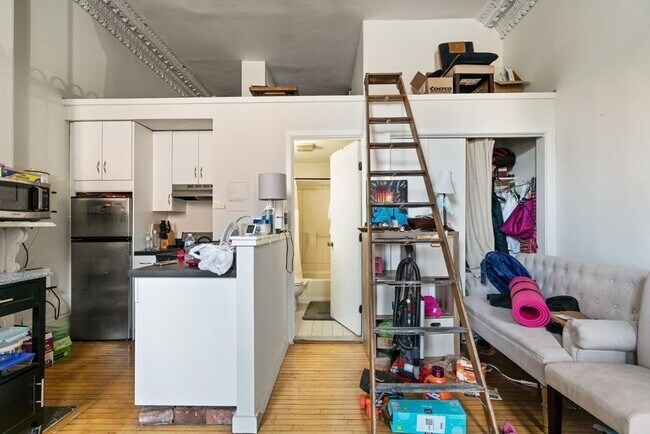 Building Photo - 701-703-703 Massachusetts Ave