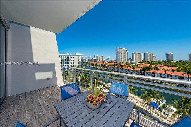 Foto del edificio - 2950 NE 188th St