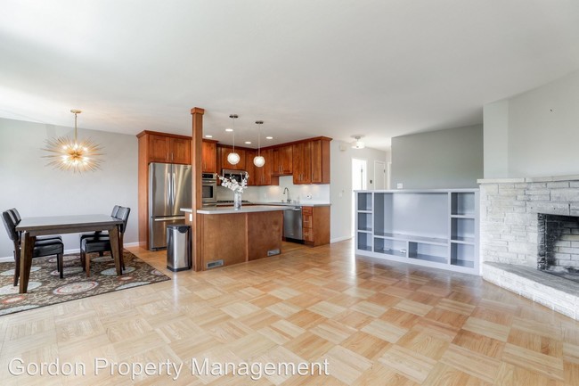 Building Photo - 3 br, 2 bath House - 110 Moreland Street