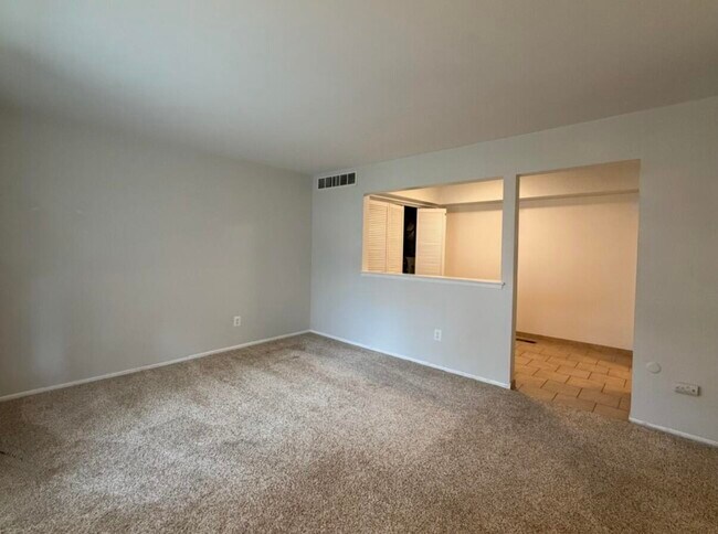 Building Photo - 519 Longshore Dr