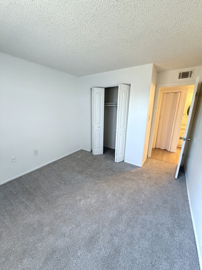 Building Photo - 2527 N Alafaya Trail