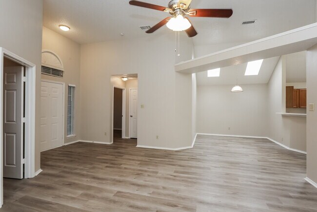 Foto del edificio - 6609 Wildhaven Dr